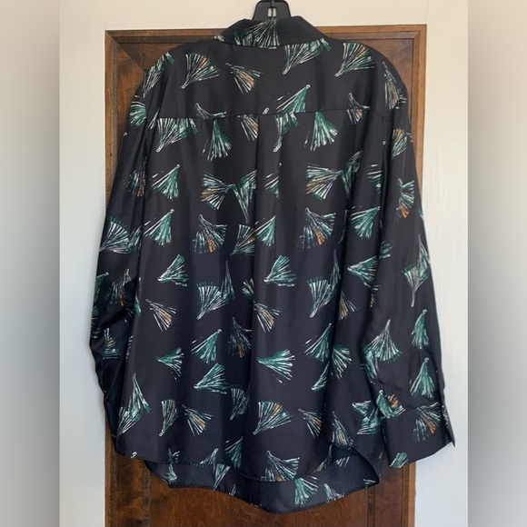 Lafayette 148 New York Silk Scottie Blouse 2X Palm Print on Navy Excellent - Picture 4 of 6